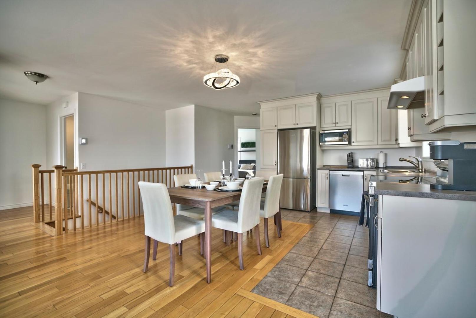 Hébergement de vacances Dynamite 2-bedroom House, Garage, Sleeps 6 *