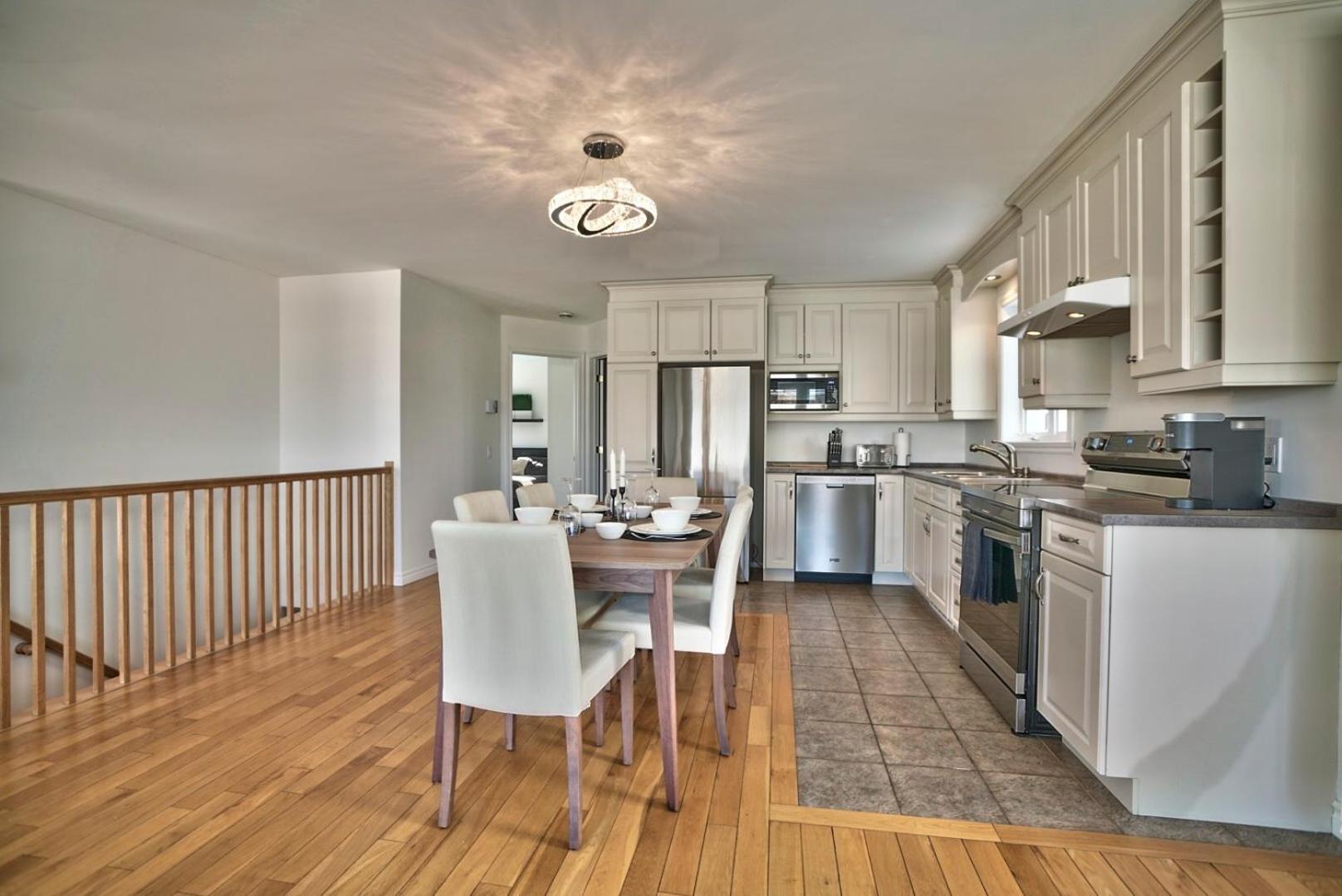 Hébergement de vacances Dynamite 2-bedroom House, Garage, Sleeps 6 Sherbrooke