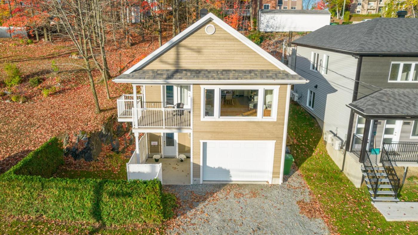 Dynamite 2-bedroom House, Garage, Sleeps 6 Sherbrooke