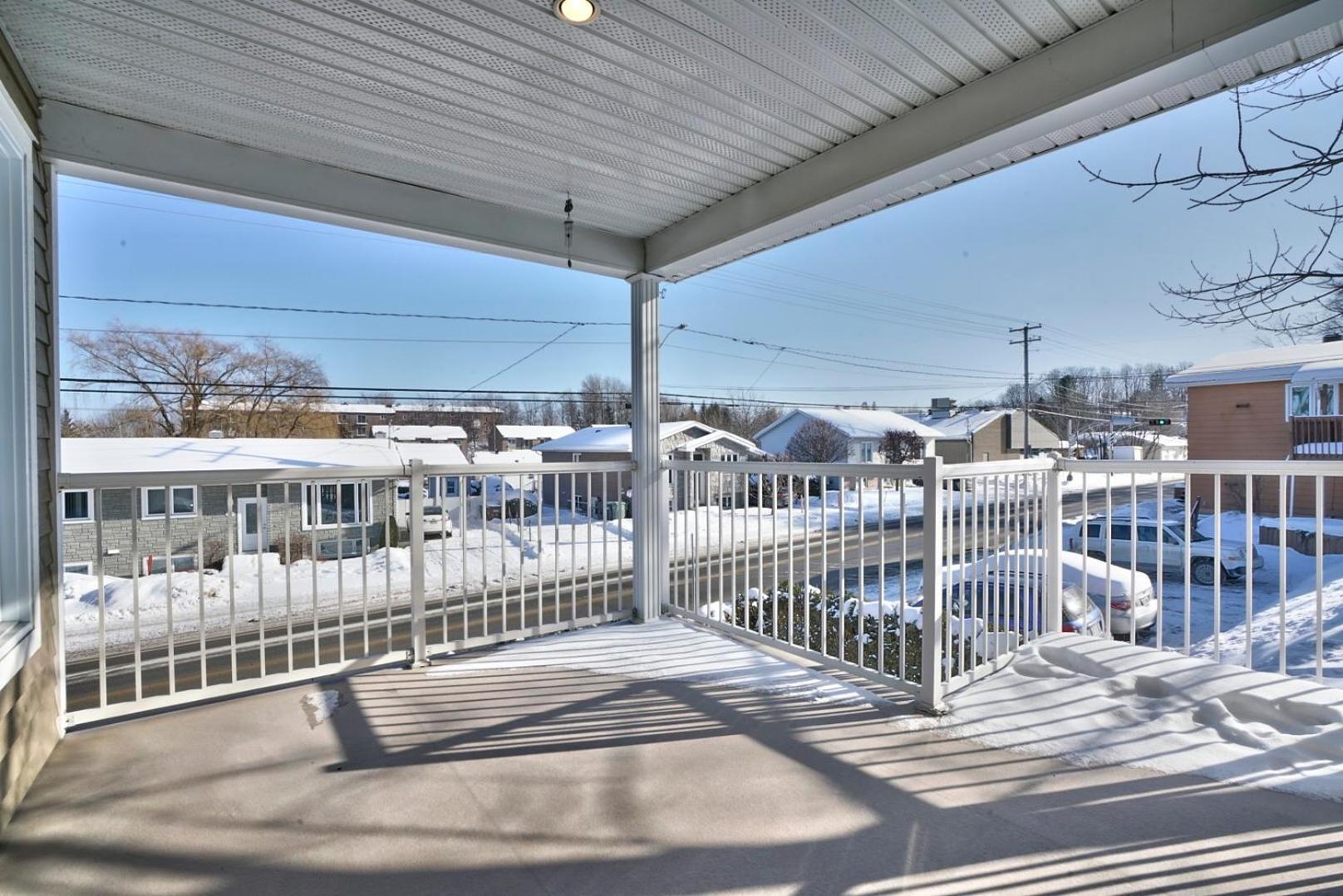 Dynamite 2-bedroom House, Garage, Sleeps 6 Hébergement de vacances Sherbrooke