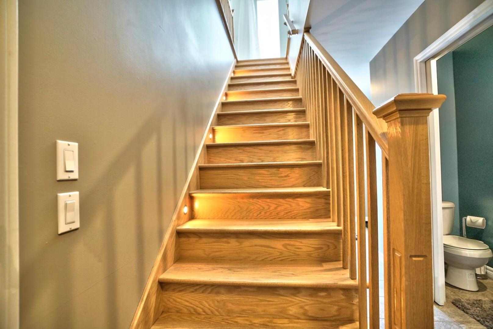 Dynamite 2-bedroom House, Garage, Sleeps 6 * Sherbrooke