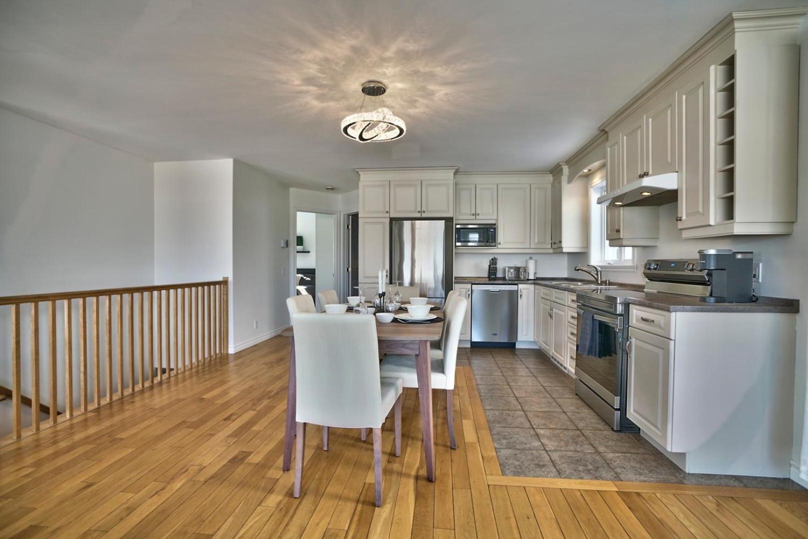 Hébergement de vacances Dynamite 2-bedroom House, Garage, Sleeps 6 *