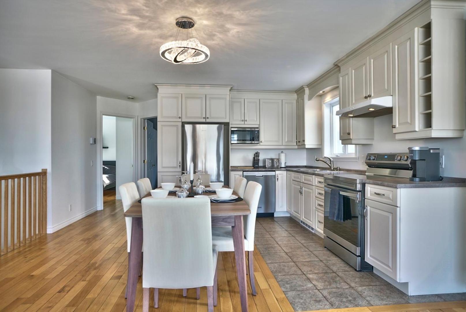 Hébergement de vacances Dynamite 2-bedroom House, Garage, Sleeps 6 Sherbrooke