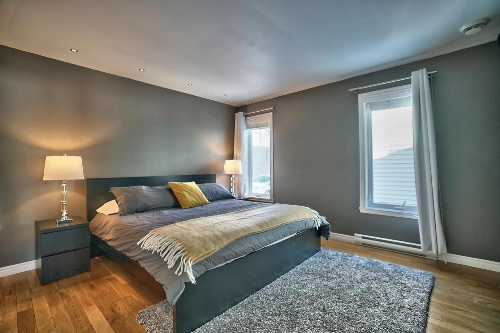 Dynamite 2-bedroom House, Garage, Sleeps 6 * Sherbrooke